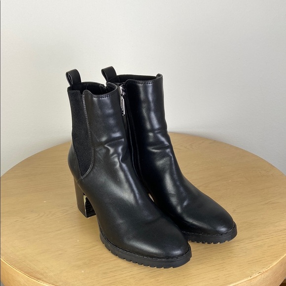 Blondo Women's 8.5 Waterproof Heeled Chunky Chelsea Ankle Boots Casual Classic - Picture 1 of 10